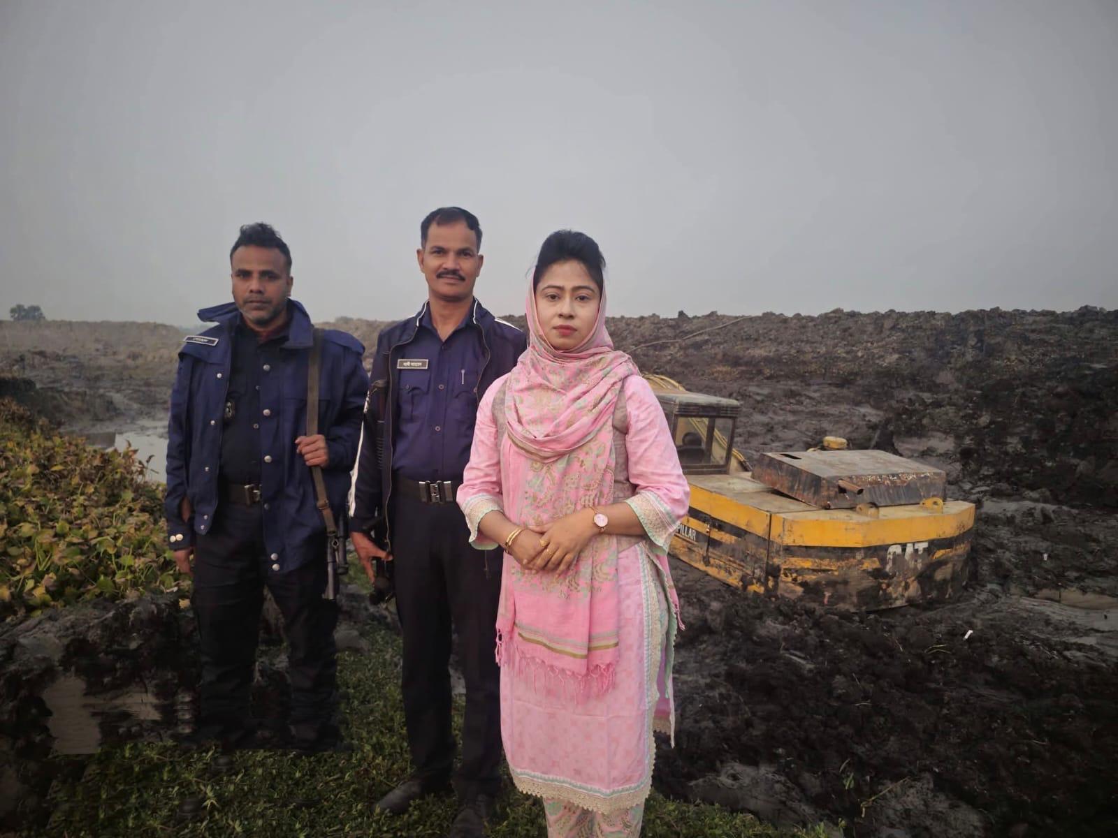 রাজশাহীতে অবৈধ পুকুর খননের বিরুদ্ধে সাঁড়াশি অভিযান, ২ দিনে ১২ ভেকু নিষ্ক্রিয়